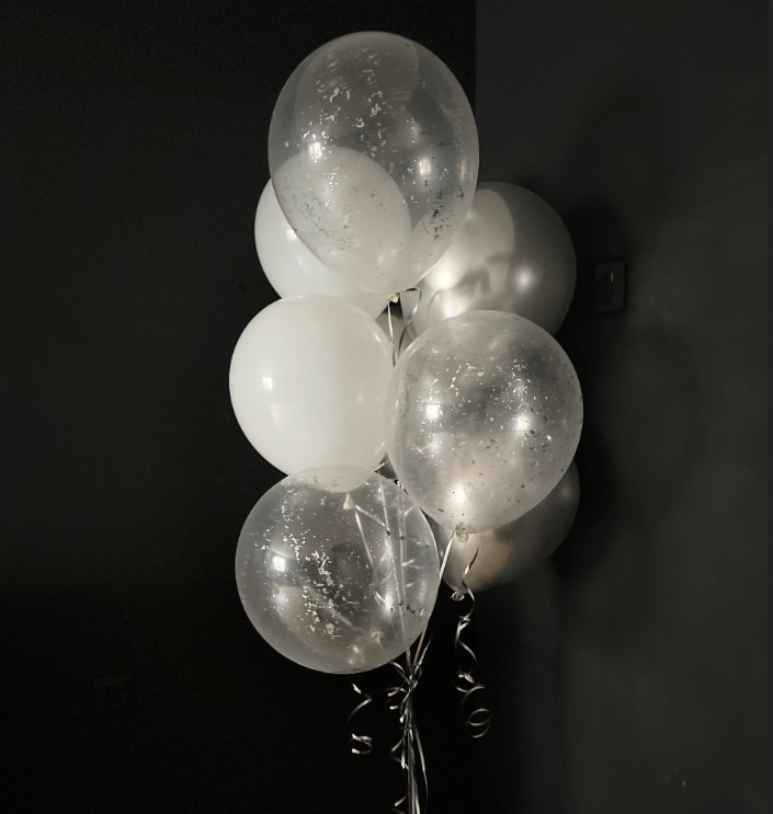 Фонтан из 8 Шаров серебро и белый