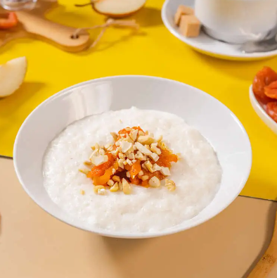 Каша рисовая с курагой и орешками