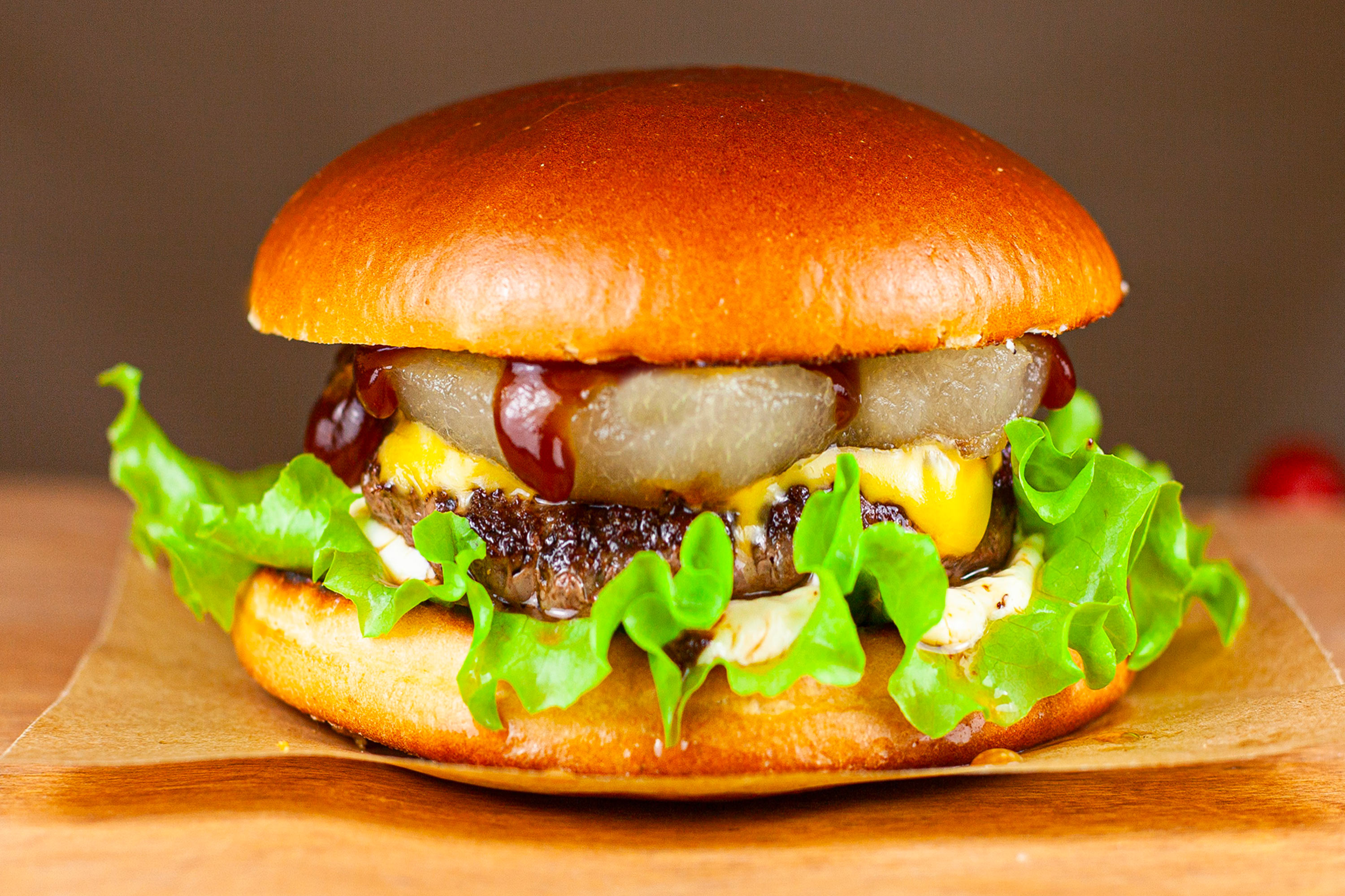 Бургер Мраморный с грушей и фри