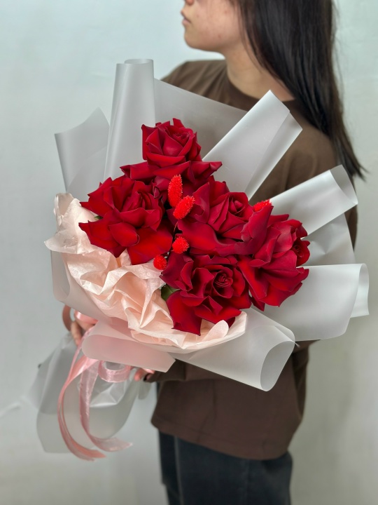 Красные французские розы в упаковке 5 штук