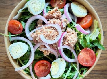 Салат с тунцом