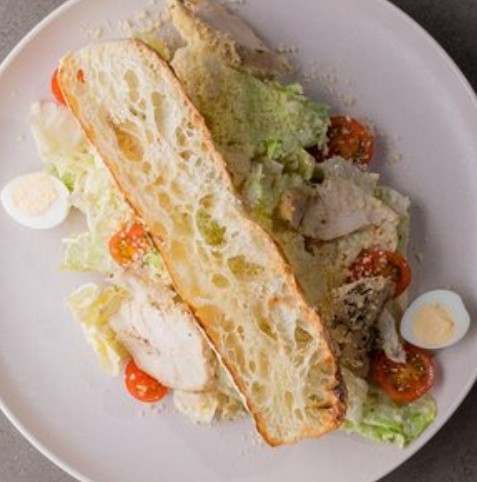 Салат Цезарь с куриным филе