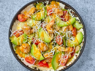 Салат с манго и креветками