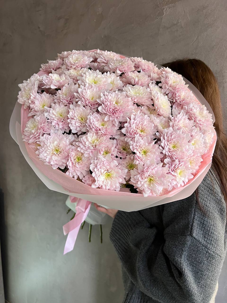 15 веточек пудровых хризантем