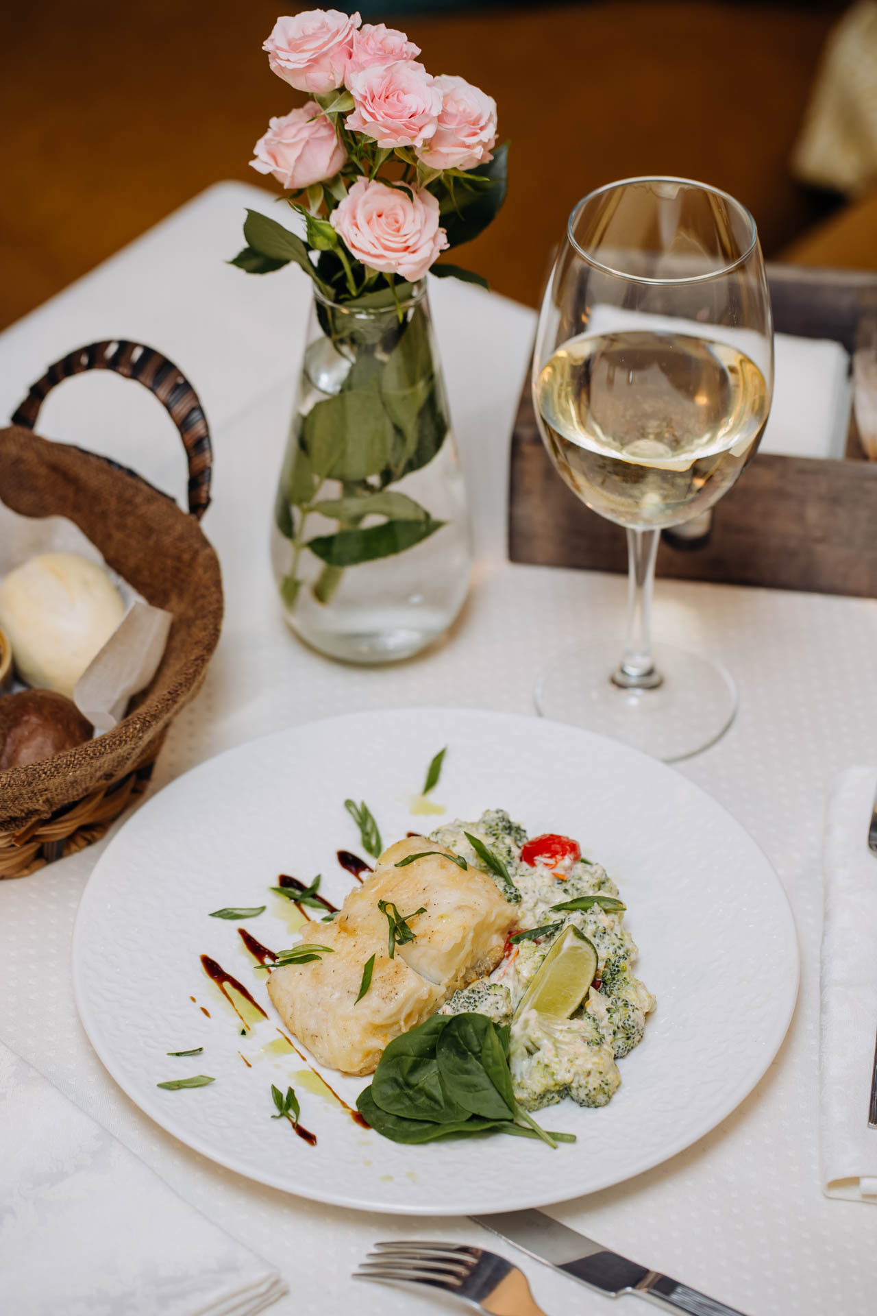 Палтус с овощами в сливочном соусе