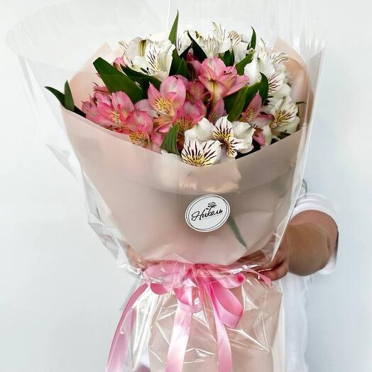 Стойкий букет из альстромерий