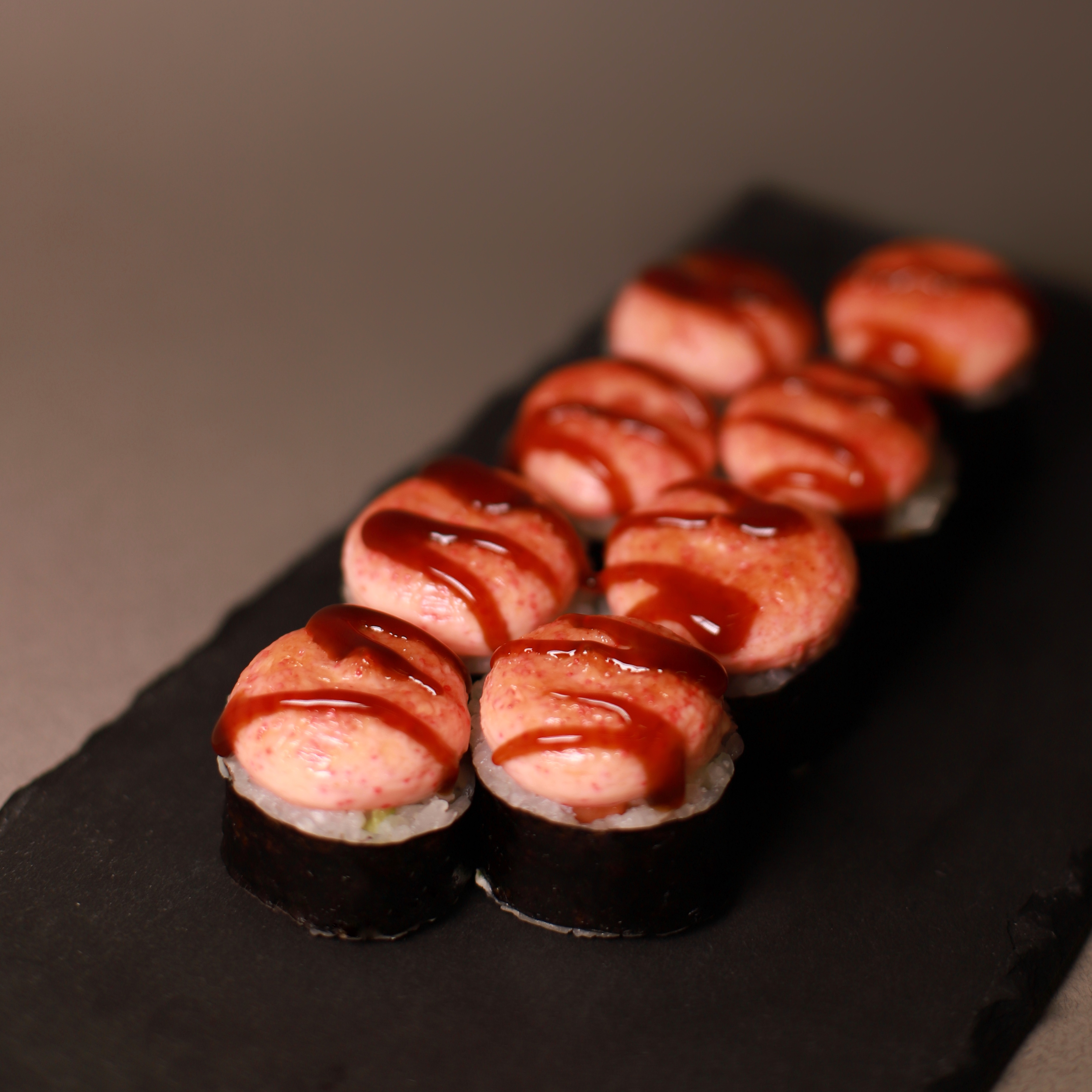 Запеченный с лососем и угрем