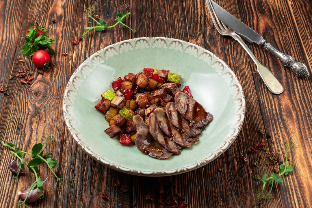 Гриль-салат с языком