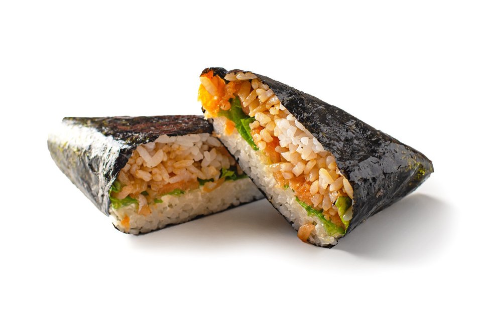 Онигири с лососем терияки