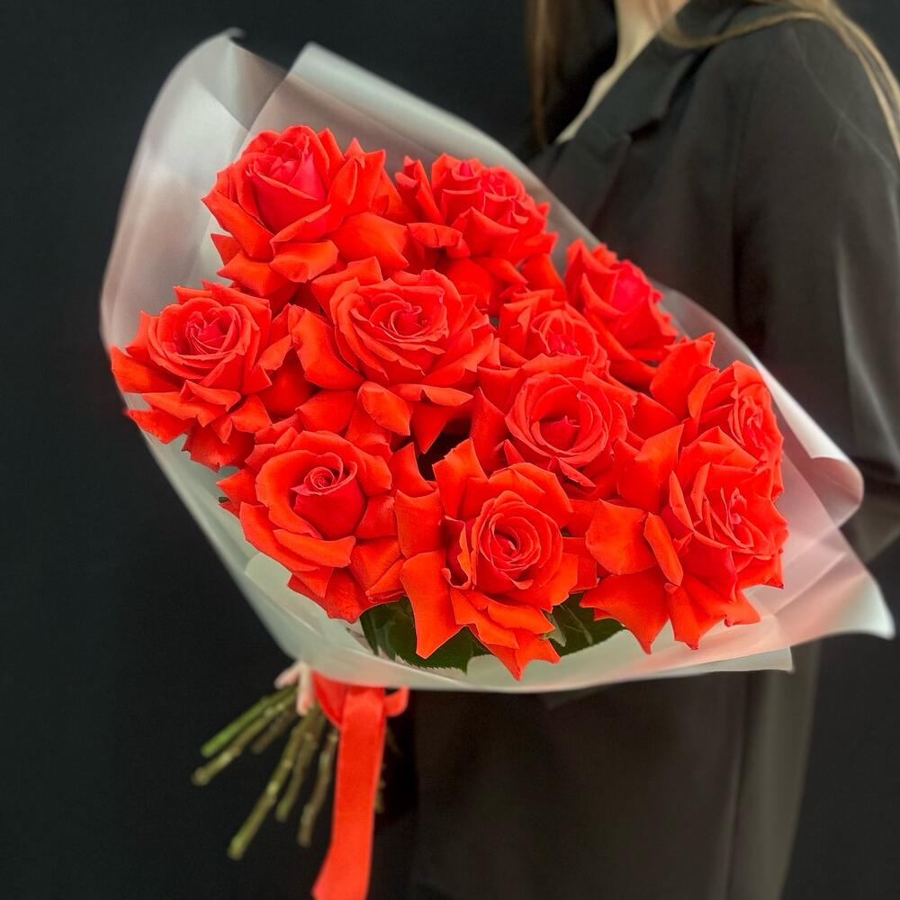 Букет из 11 алых французс. роз (мб 054)