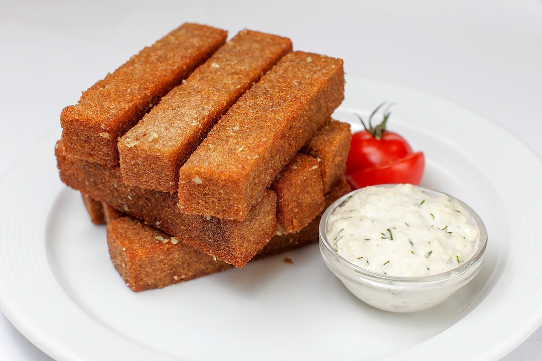 Гренки с соусом