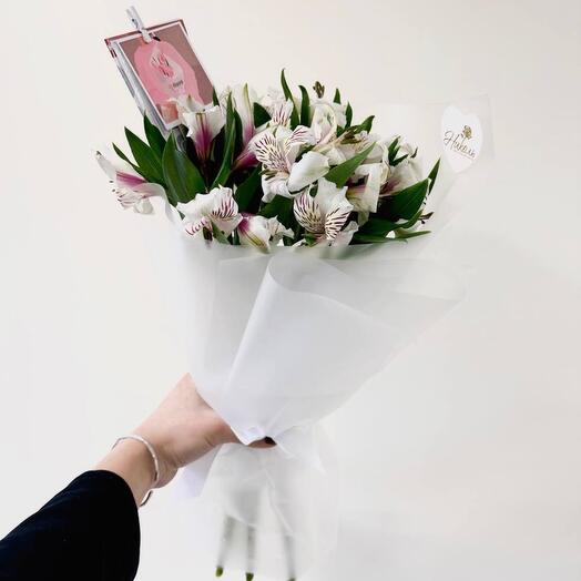 Букет из стойких белых альстромерий