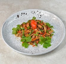 Соба с курицей и овощами