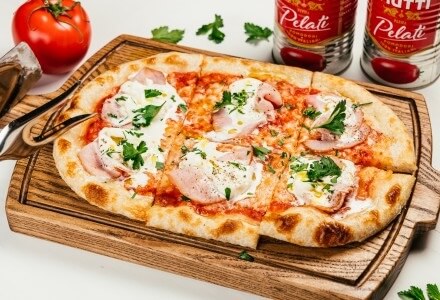 Пиццетта с окороком и страчателлой