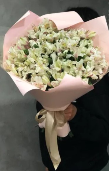 Букет из 15 альстромерий