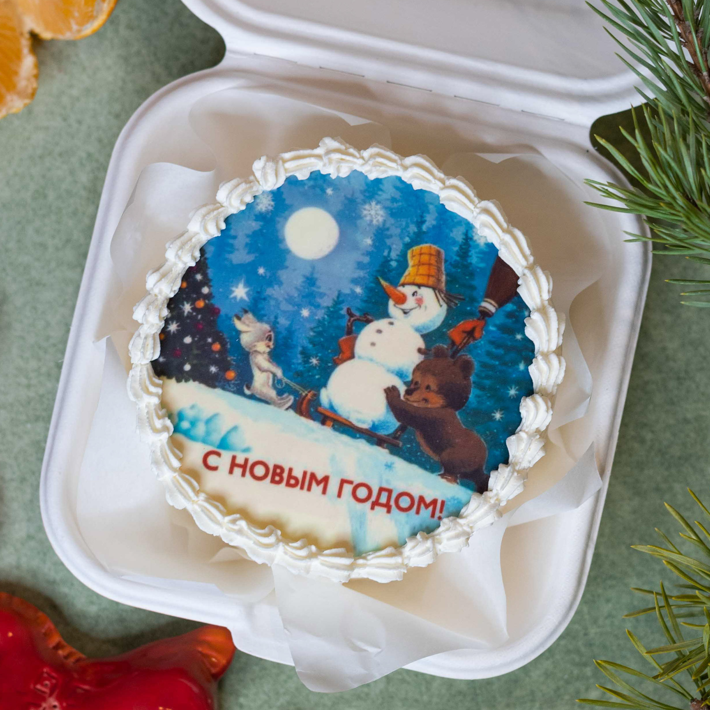 Бенто-торт «Снеговик на санках»