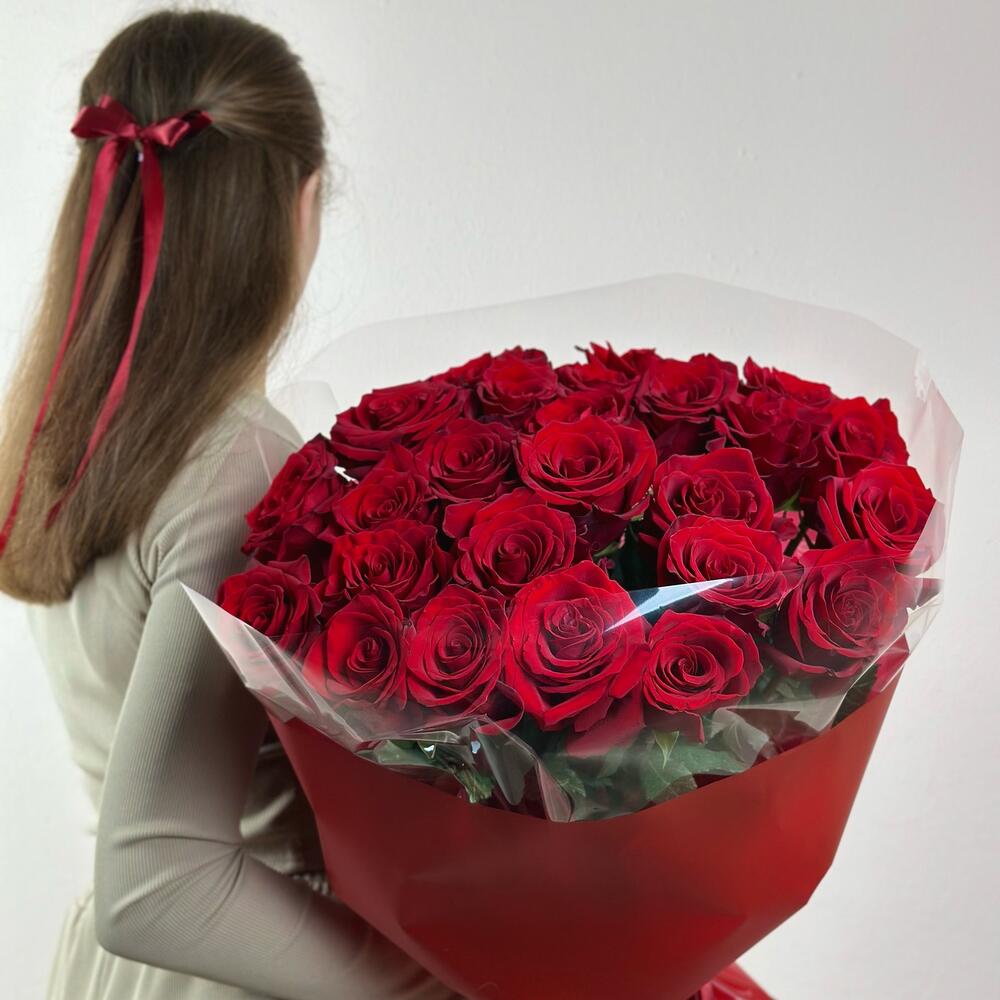 Изысканный букет из 25 красных роз