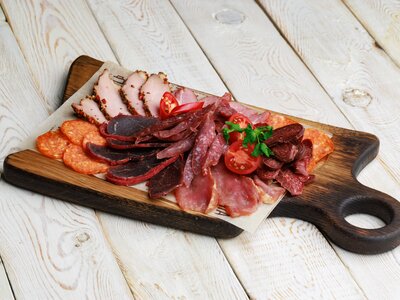 Ассорти мясных деликатесов