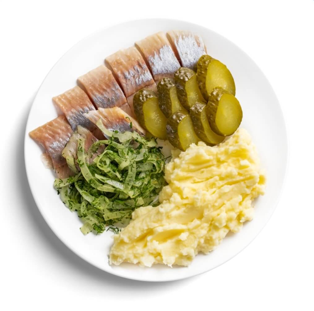 Солёная сельдь с картофельным пюре