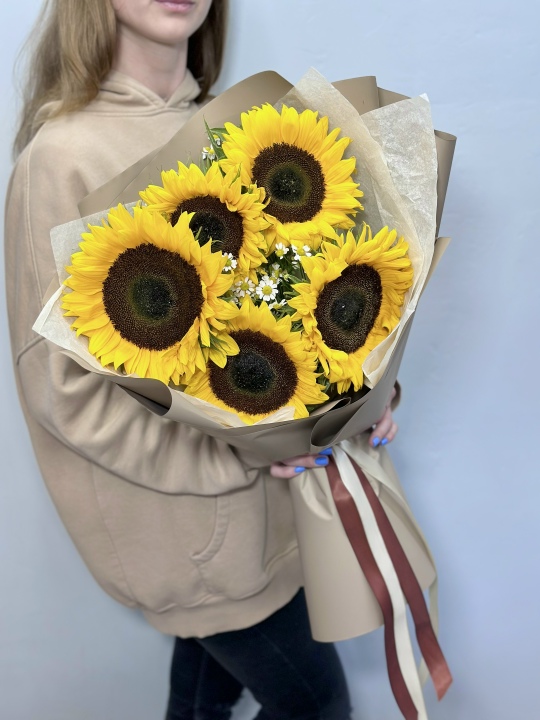 Подсолнухи с ромашками