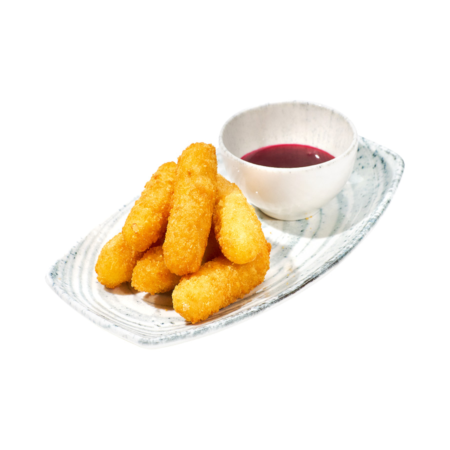 Сырные палочки с клюквенным соусом