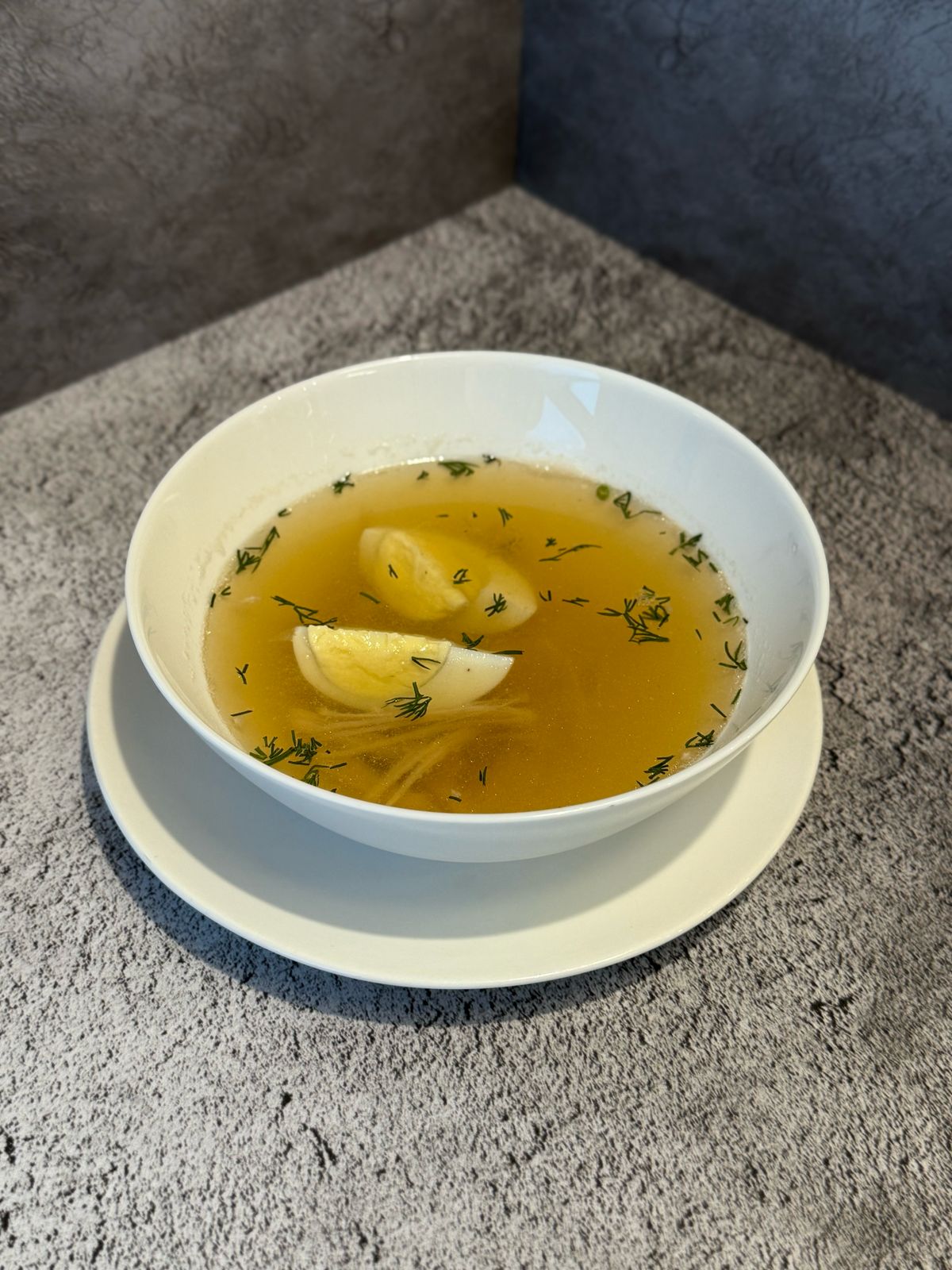Бульон с курочкой и яйцом