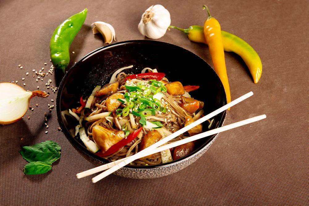 WOK «Лапша гречневая с курицей»