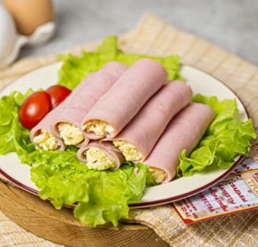 Рулетики из ветчины с сыром и чесноком