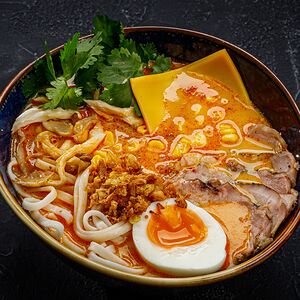 Чиз рамен с пастрами из куриного бедра