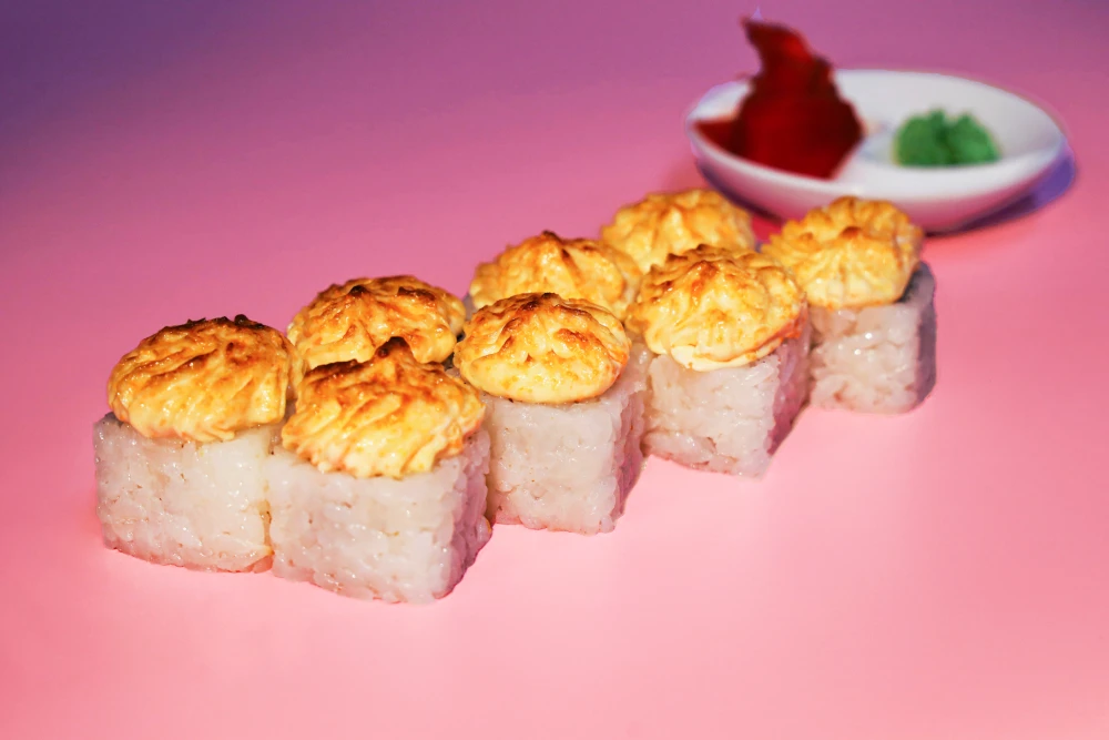 Запеченный ролл Цезарь