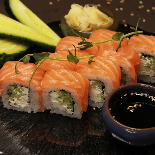 Ролл Филадельфия с огурцом