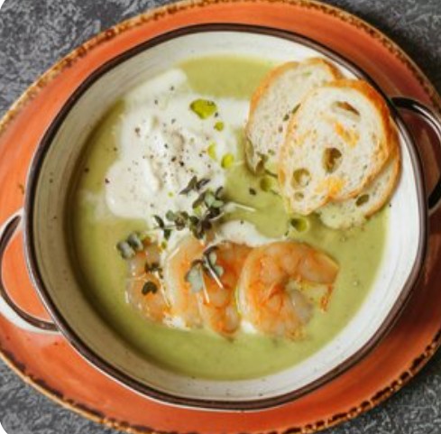 Крем – суп из цукини с брокколи, креветкой и сыром