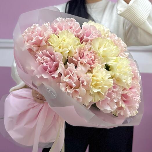 Букет ажурных розово-белых роз