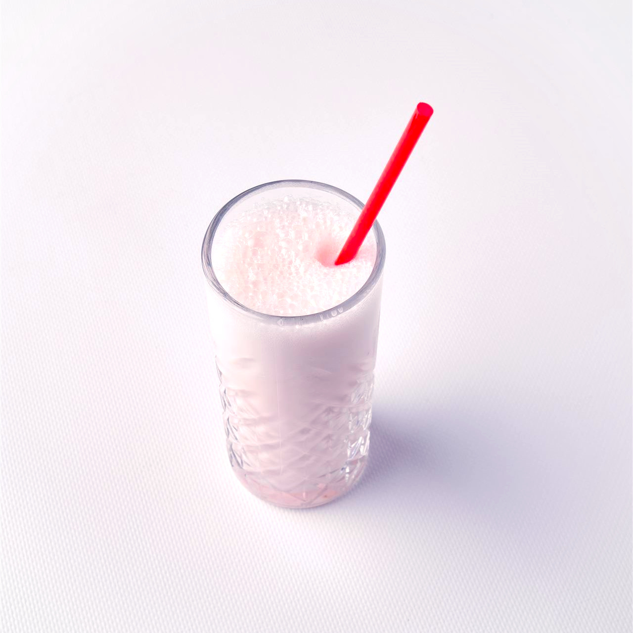 Коктейль с клубничным топингом