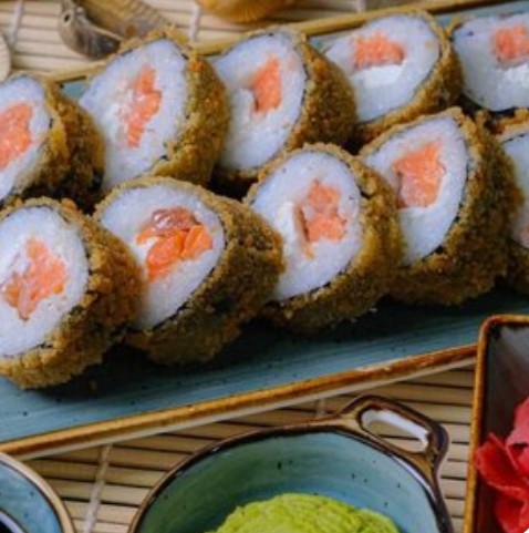 Горячий ролл с лососем