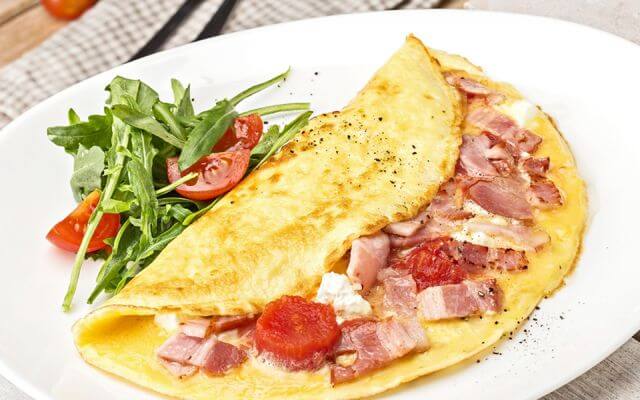 Омлет с беконом