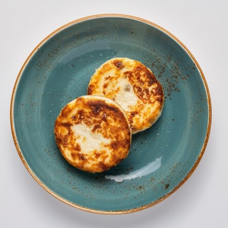 Сырники (2 шт) с изюмом.