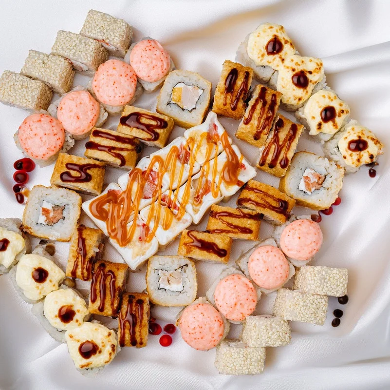 Сет «Весна» 48 шт + десерт. ролл "Блаже"