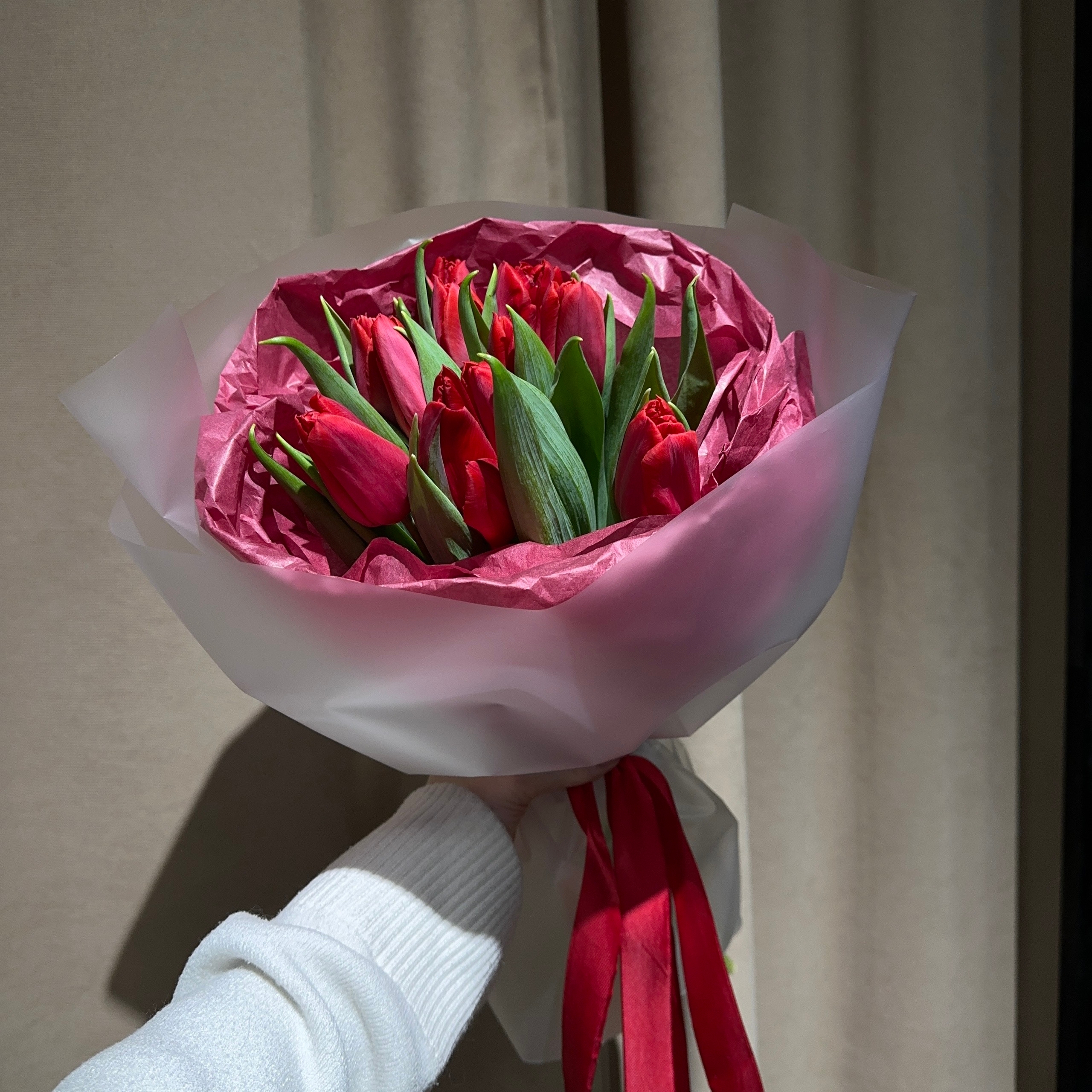 Букет красных тюльпанов