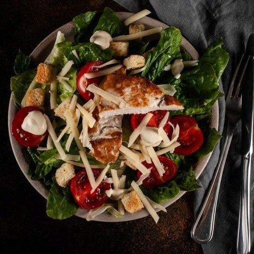 Салат Цезарь с курицей