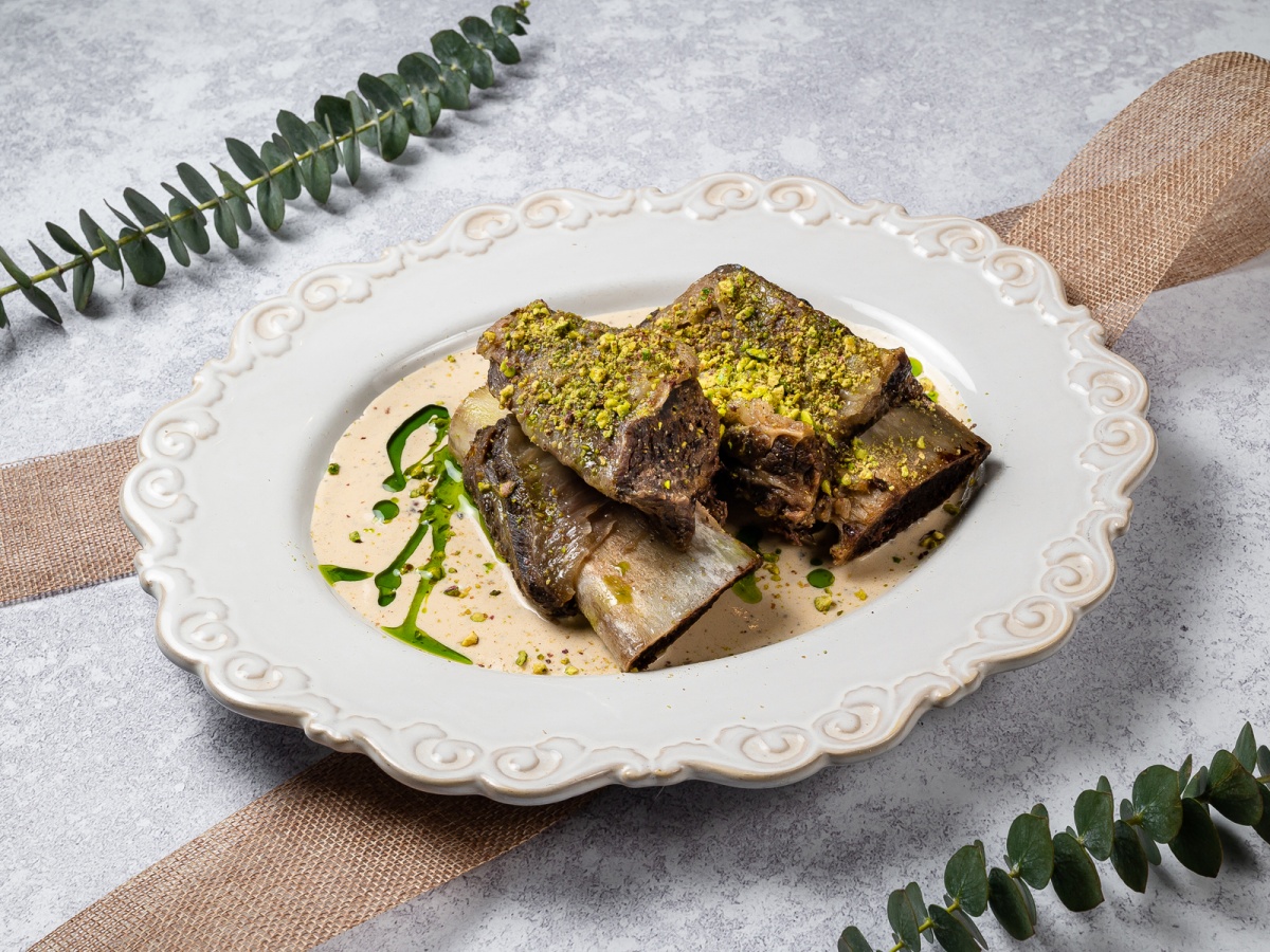 Рваные говяжьи рёбра в сливочно-перечном соусе