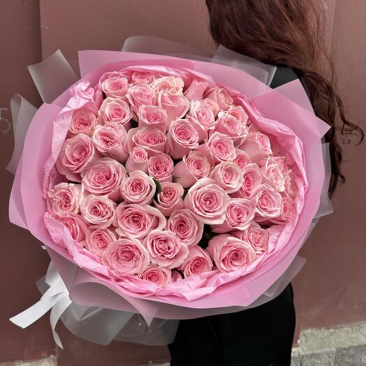 Нежный букет из 51 розовой ароматной розы