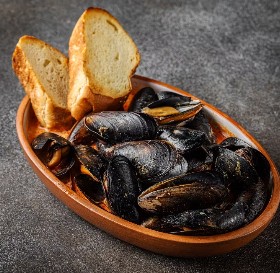 Чилийские мидии с соусом Том Ям