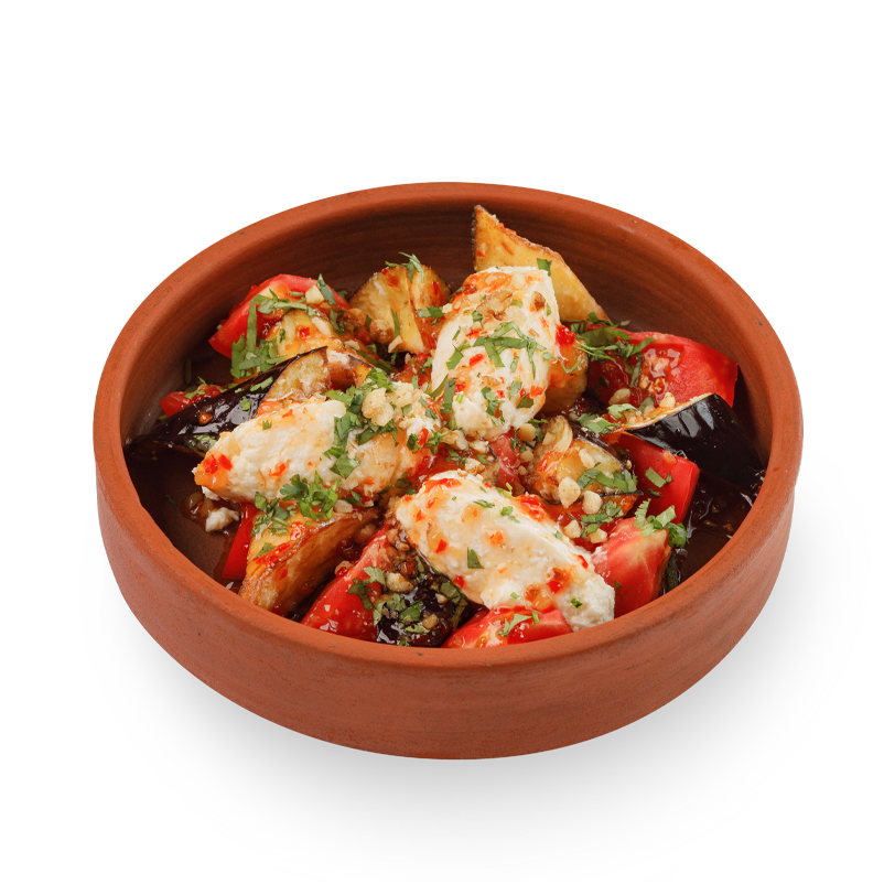 Cалат с хрустящими баклажанами и сыром