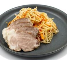 Яичная лапша со свининой