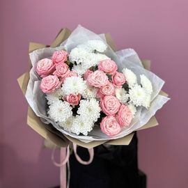 Хризантема с пионовидными розами