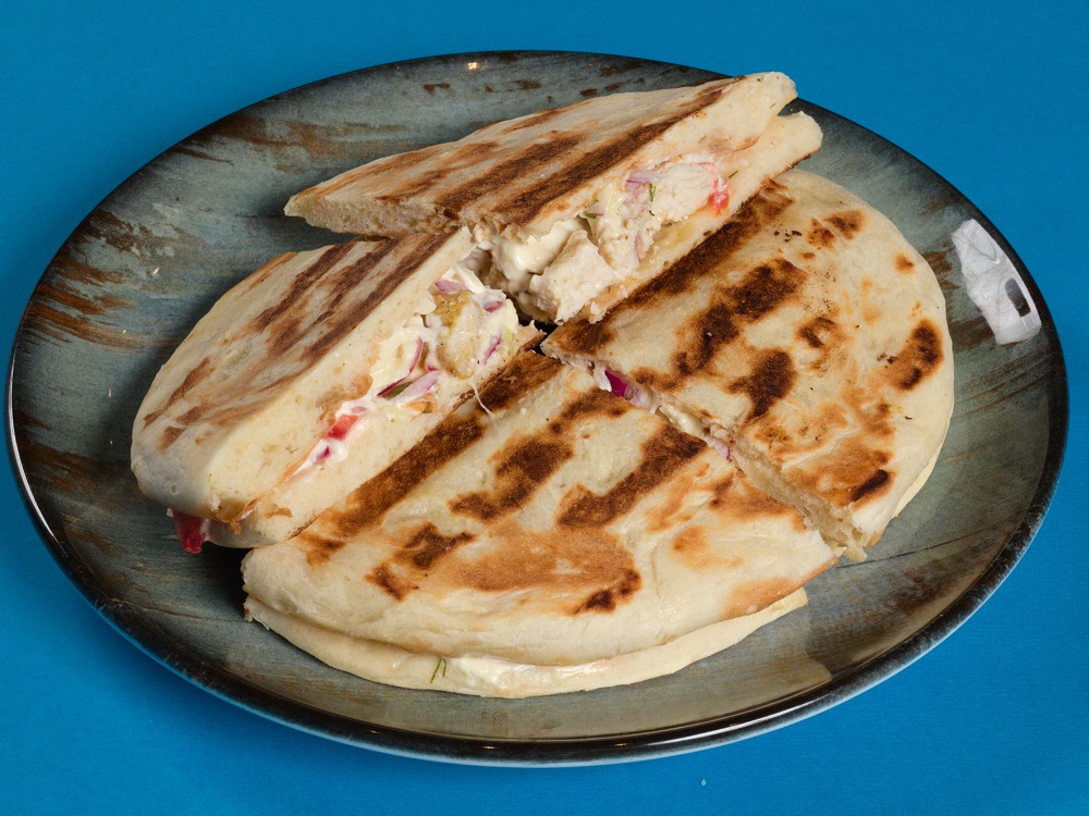 Скепасти Курица в беконе, белый соус