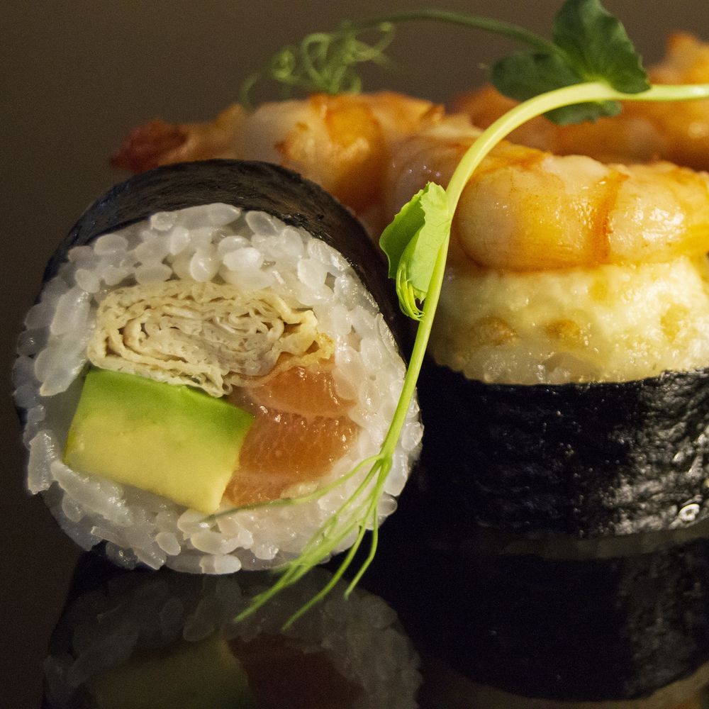 Запеченный с креветкой 8 шт