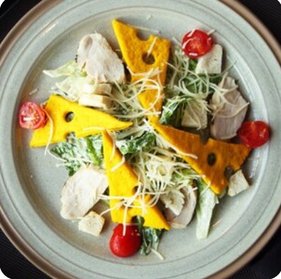 Маленький Цезарь с курицей