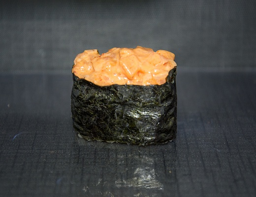 Гункан спайси с лососем